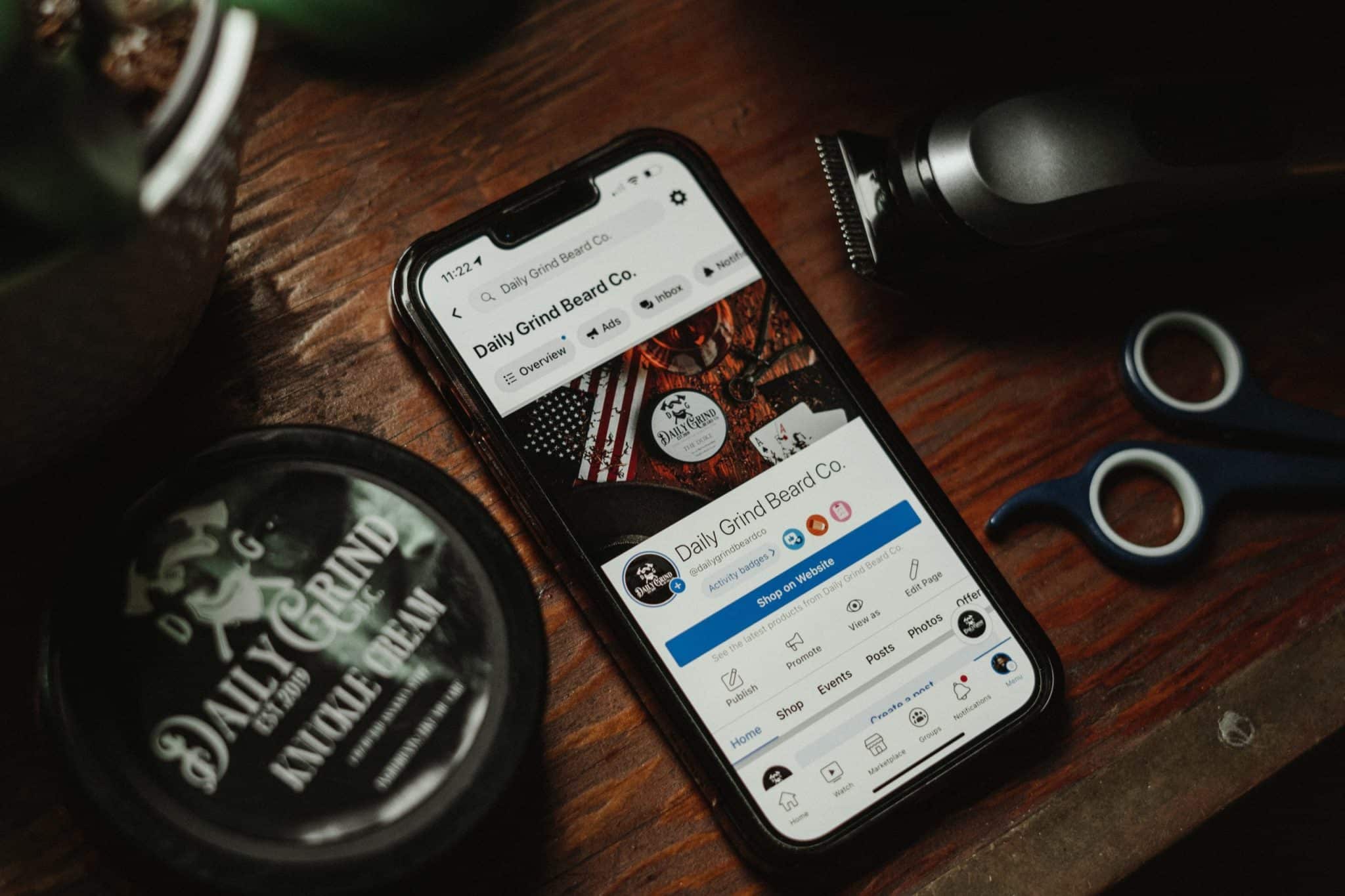 stock-image-of-mobile-screen-with-Facebook-ad