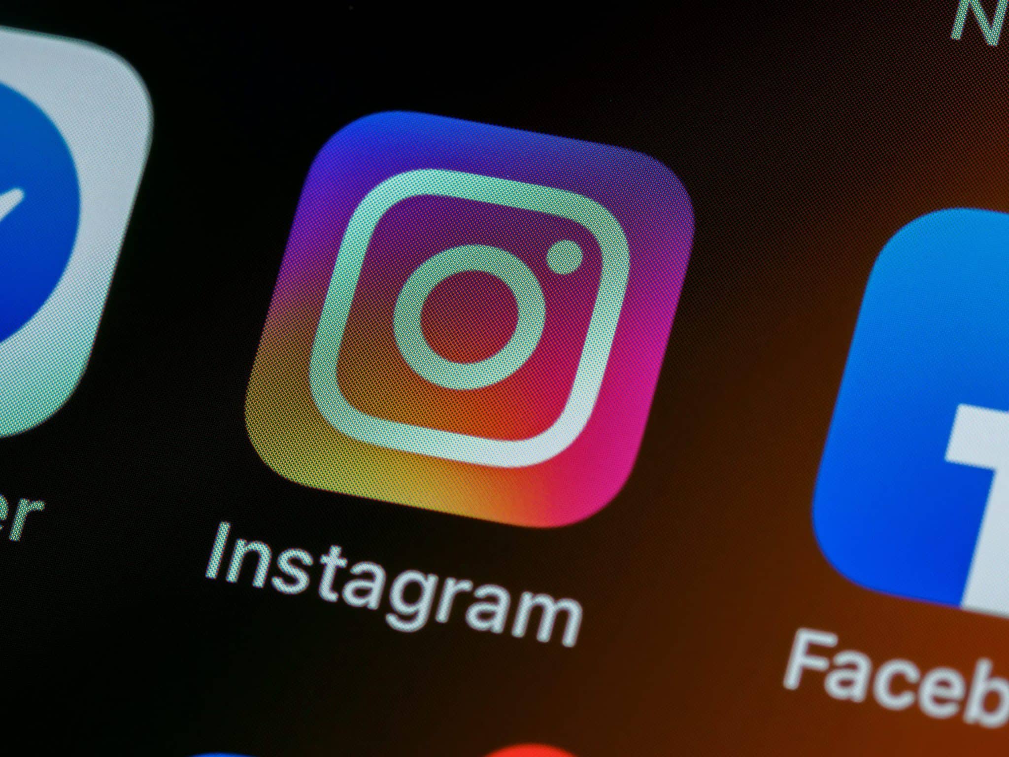 stock-photo-of-Instagram-icon-on-mobile-screen