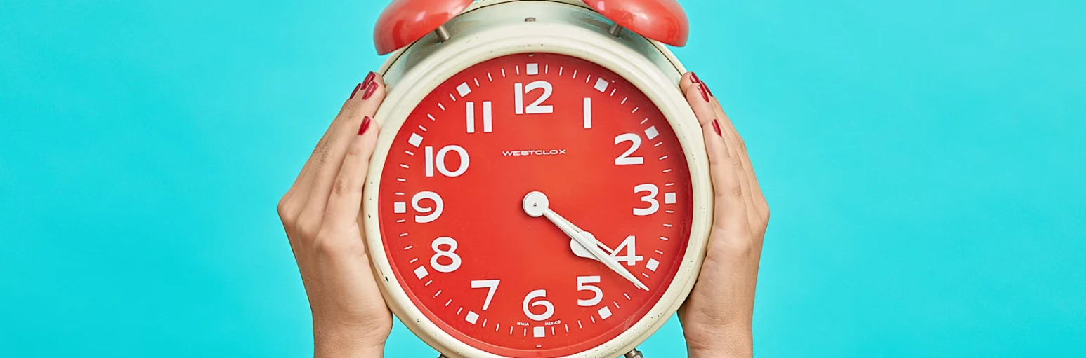 Ditch the Clock, Embrace the Flow: Why Unlimited Graphic Design Trumps the Agency Model